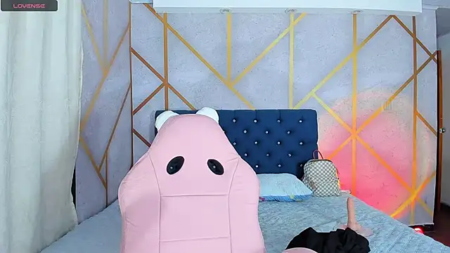  vaiolet owo online show from January 7, 6:27 am