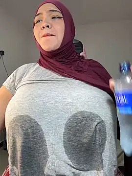 Snapshot of sweetmuslim01 chatting on January 22, 1:31 am sweetmuslim01 online show from January 22, 1:31 am