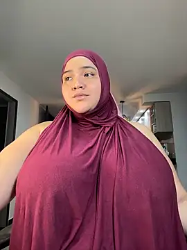 Snapshot of sweetmuslim01 chatting on January 25, 12:38 am sweetmuslim01 online show from January 25, 12:38 am