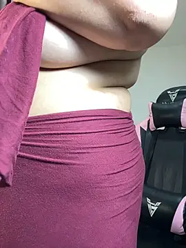 Snapshot of sweetmuslim01 chatting on February 9, 12:17 am sweetmuslim01 online show from February 9, 12:17 am