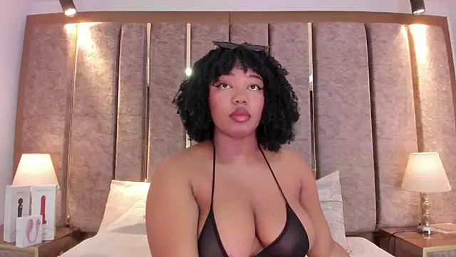 BrendaFernandez  online show from April 12, 1:27 pm