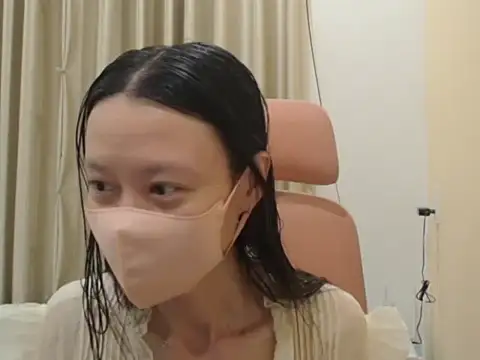 Lil-Cherries online show from April 14, 1:50 pm