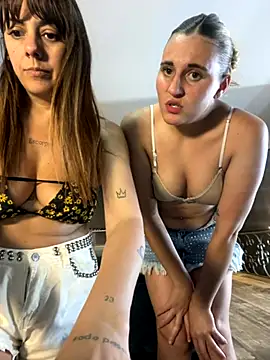 Snapshot of Angi000 chatting on November 8, 11:03 pm Angi000 online show from November 8, 11:03 pm