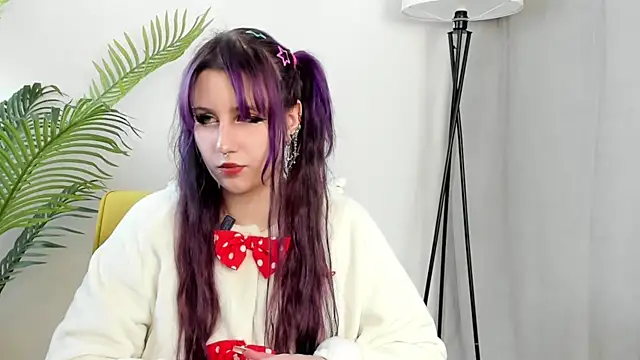 KishaRowsey online show from November 7, 6:46 am