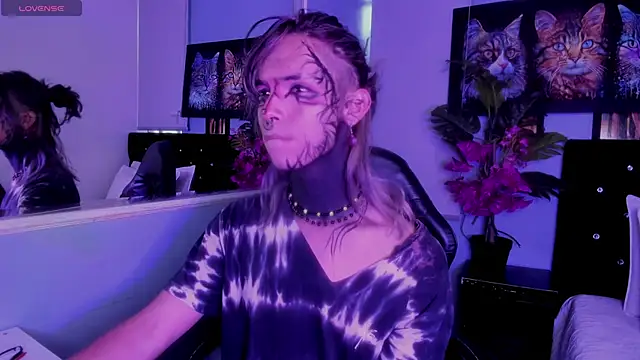 Snapshot of luxiel_ chatting on November 12, 9:14 pm luxiel online show from November 12, 9:14 pm