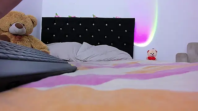  emiily pink online show from April 21, 10:12 pm