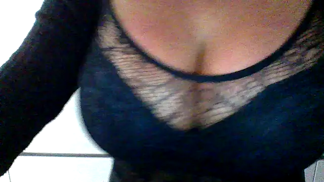 cleo094 online show from December 5, 2:42 am