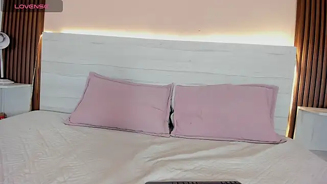 Snapshot of esmeralda_4_ chatting on November 7, 8:42 pm esmeralda 4 online show from November 7, 8:42 pm