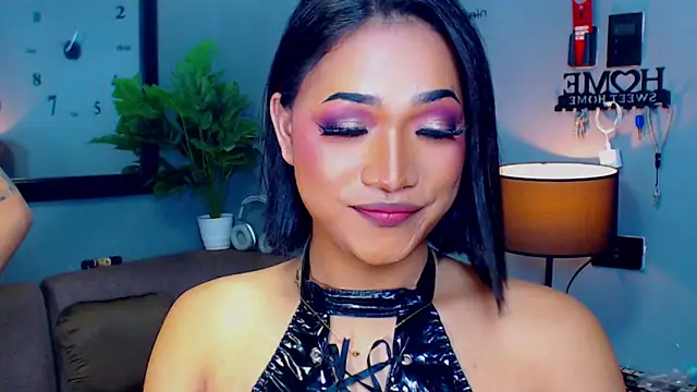 Snapshot of GwennGoddess chatting on November 17, 8:20 am GwennGoddess online show from November 17, 8:20 am