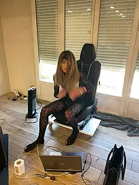 samia42 online show from April 15, 8:10 am