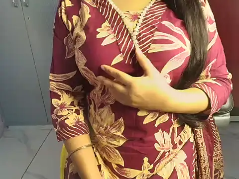 Snapshot of SIMRAN_DHILON chatting on November 8, 5:18 am SIMRAN DHILON online show from November 8, 5:18 am