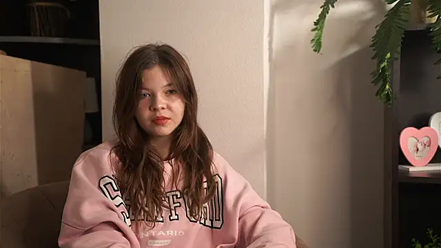 Snapshot of SandiBrucz chatting on November 8, 3:39 am SandiBrucz online show from November 8, 3:39 am