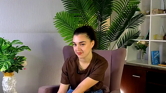 Snapshot of EleneGroder chatting on November 9, 6:12 am EleneGroder online show from November 9, 6:12 am