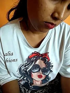 Sexy Divya   online show from April 23, 4:35 am