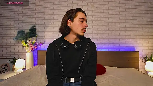 Snapshot of EthanRowlands chatting on November 12, 12:05 pm EthanRowlands online show from November 12, 12:05 pm