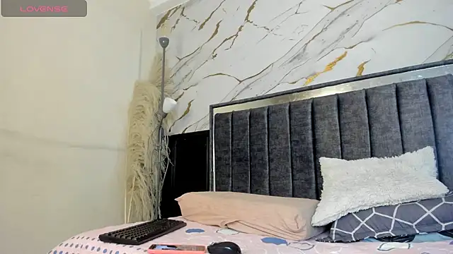 emma bloom  online show from November 15, 12:56 pm