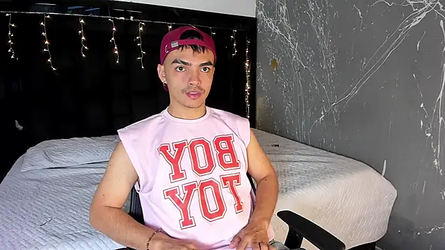 NicoKingg  online show from December 4, 4:11 am