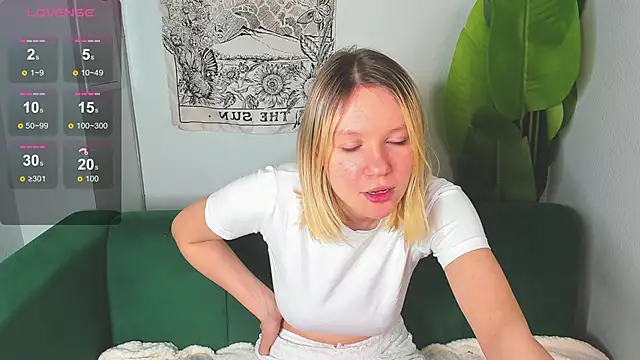 Monisees online show from December 14, 2:17 am