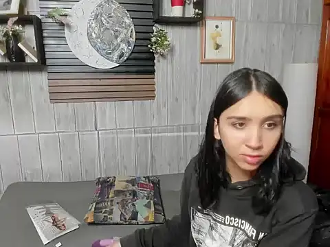 Melany 27 online show from December 19, 1:40 pm