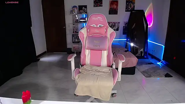 Snapshot of ratts- chatting on November 14, 6:28 pm ratts- online show from November 14, 6:28 pm