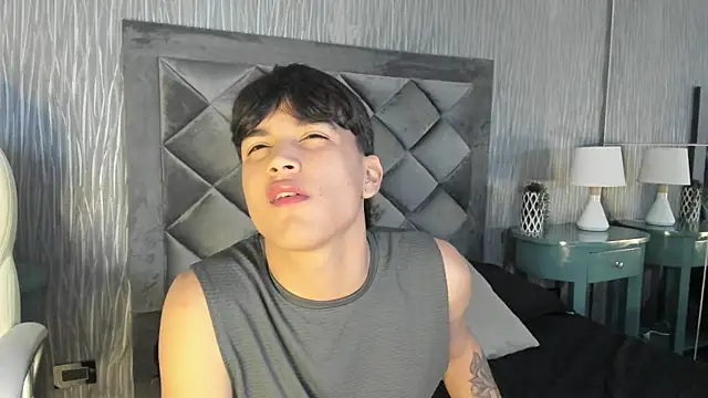 Snapshot of Mike_Harper chatting on November 9, 3:27 am Mike Harper online show from November 9, 3:27 am