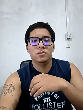 Snapshot of MiltonCede chatting on November 7, 11:05 pm MiltonCede online show from November 7, 11:05 pm