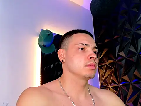 Maxwell Dupont online show from November 14, 8:40 pm