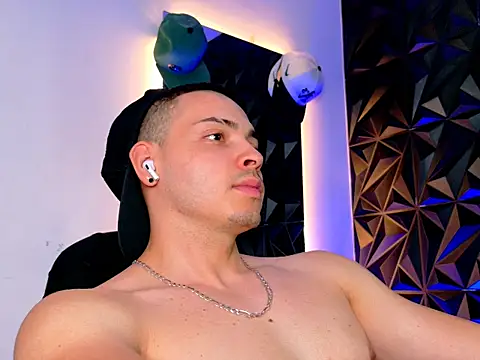 Maxwell Dupont online show from November 15, 10:48 pm