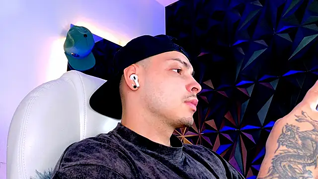 Maxwell Dupont online show from December 2, 9:10 pm