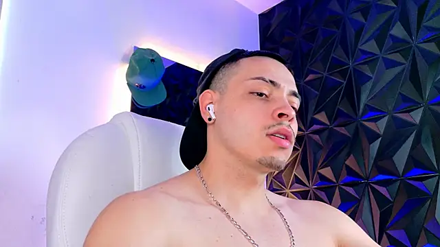 Maxwell Dupont online show from December 4, 4:05 pm