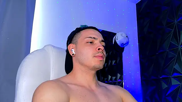 Maxwell Dupont online show from January 14, 9:42 pm