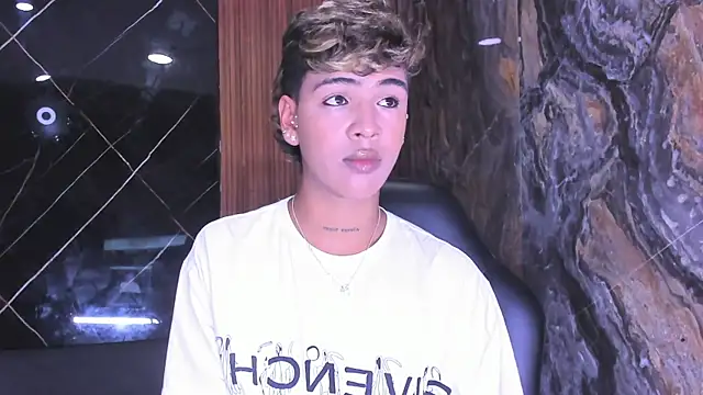 Timmy Kiing  online show from November 22, 8:41 pm