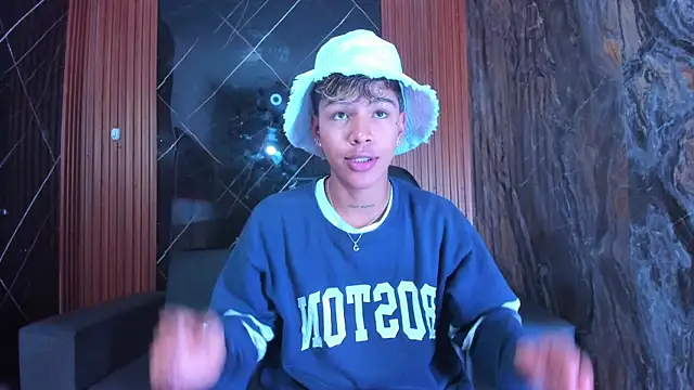 Timmy Kiing  online show from November 24, 8:30 pm