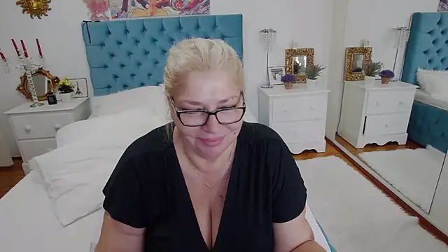 Snapshot of ByaStorm chatting on September 13, 6:29 pm ByaStorm online show from September 13, 6:29 pm