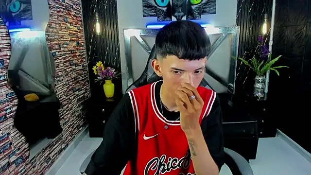 Arthur Loui online show from November 8, 7:56 pm