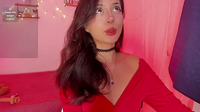 Tamara Aluna  online show from February 14, 7:10 pm