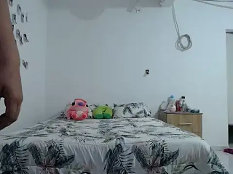 bellasarah2001 online show from November 19, 10:10 pm