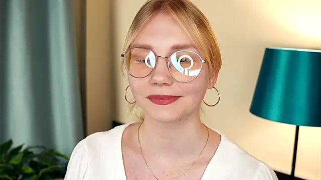 UnDesiga online show from November 10, 4:50 pm