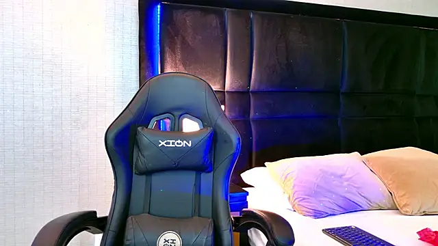 EllaEvanz online show from November 28, 8:00 pm