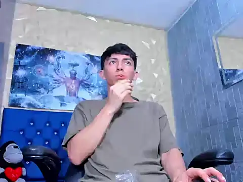 ElanGiraldo online show from April 12, 12:15 am