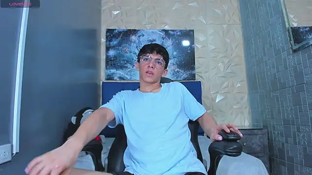 ElanGiraldo online show from May 5, 11:02 pm