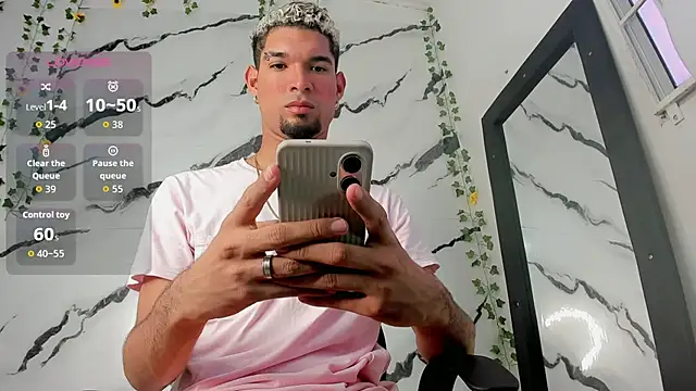 Carlitos sexy online show from December 1, 2:00 pm