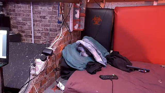 SLingGUY online show from April 22, 12:24 am