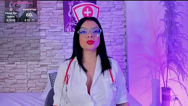 sofiaalarson online show from February 12, 1:17 pm