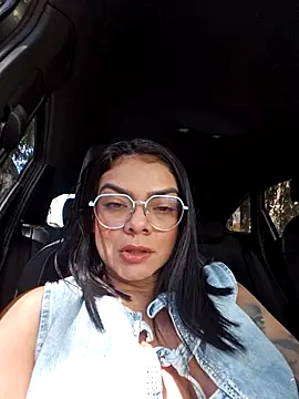 sofiaalarson online show from April 10, 6:34 pm