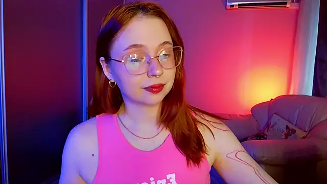 Erica Nelson online show from April 29, 1:32 am