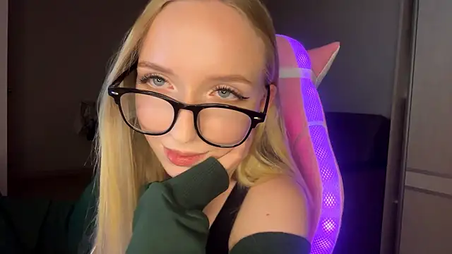 LaceDream online show from November 11, 9:15 pm