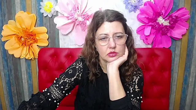 RoseHille online show from December 3, 2:59 pm