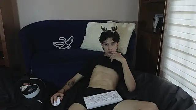 Derekswan online show from December 2, 9:43 pm