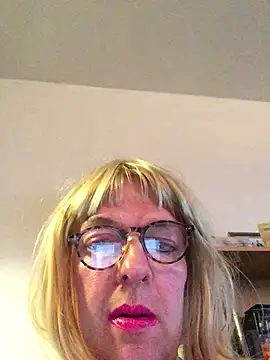 simone xdressing online show from January 5, 2:30 pm